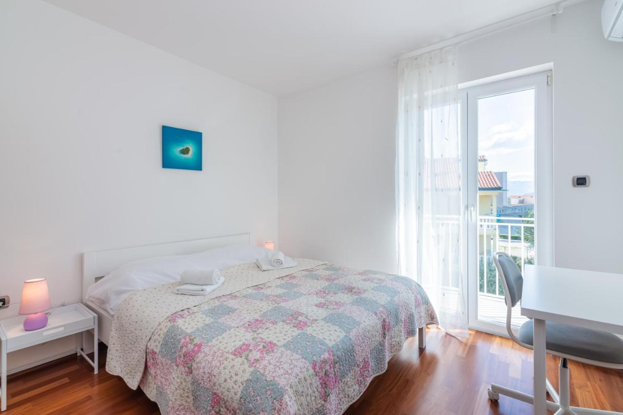 Beautiful Apartment Lovorka 6 , Baska, Krk Exterior photo